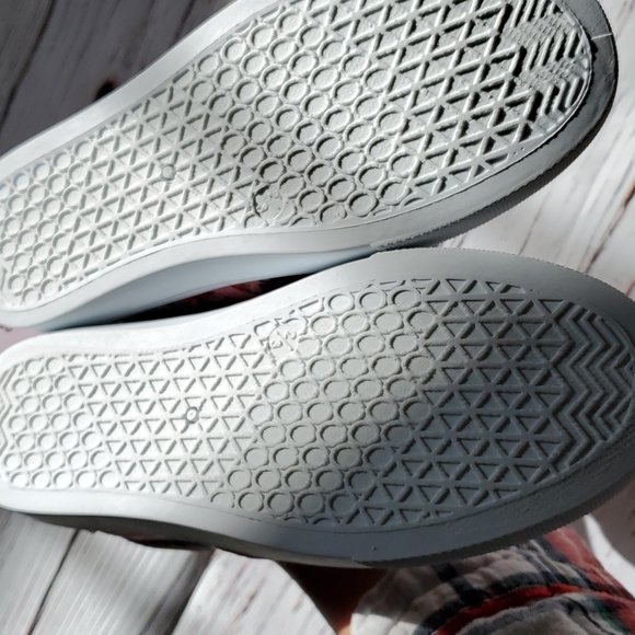 🆕️ DISNEY PRINCESS SLIP-ON SNEAKERS 👑 - Picture 6 of 8